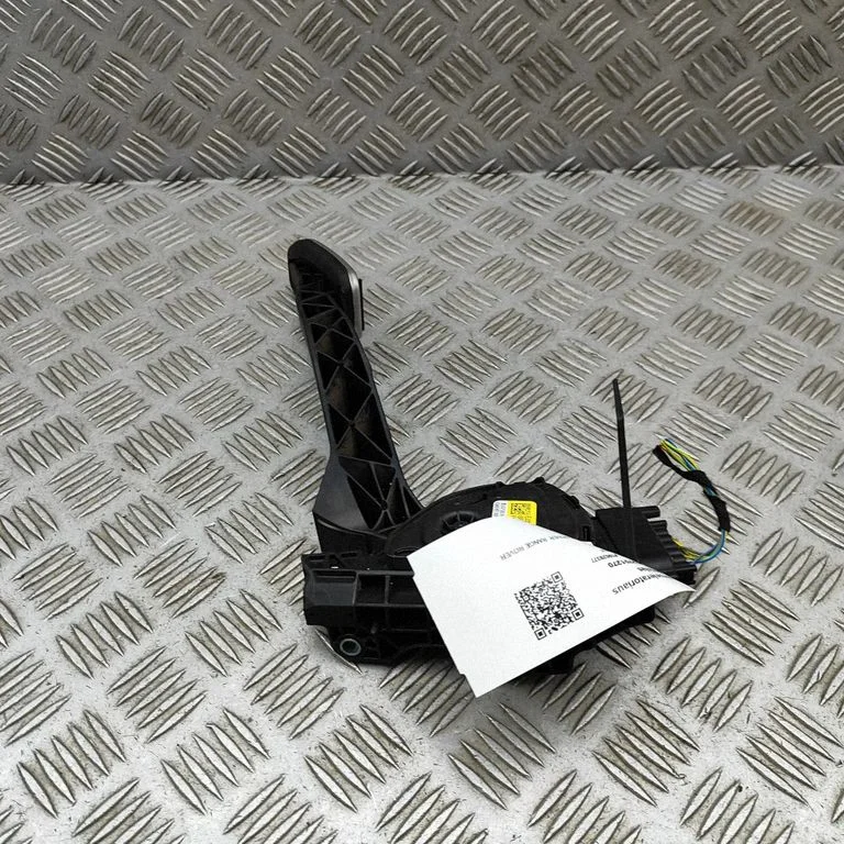 Gaasipedaal EJ3M9F836FA