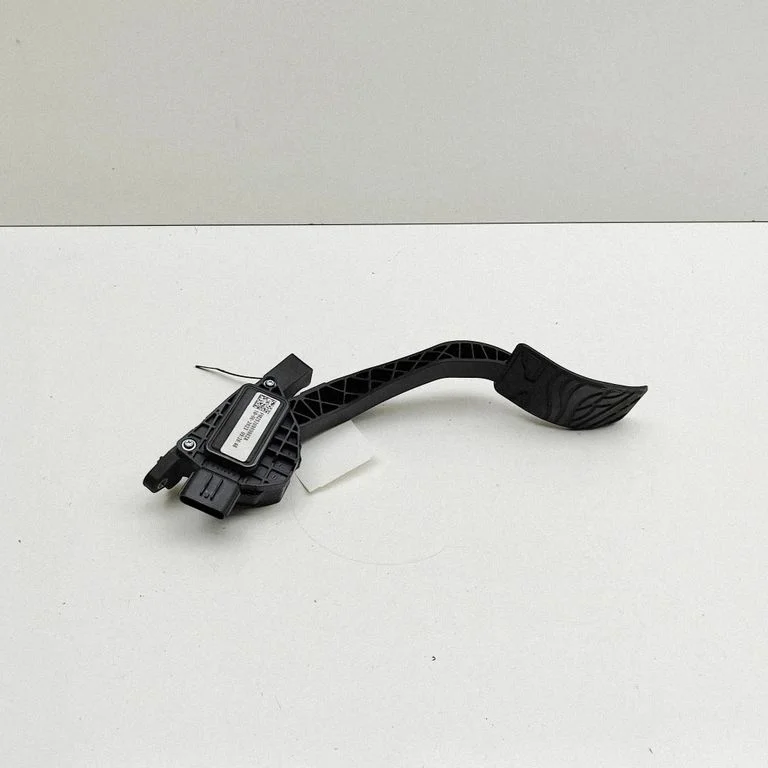 Accelerator throttle pedal FM2920900002A – Fisker Ocean (2022-2024)