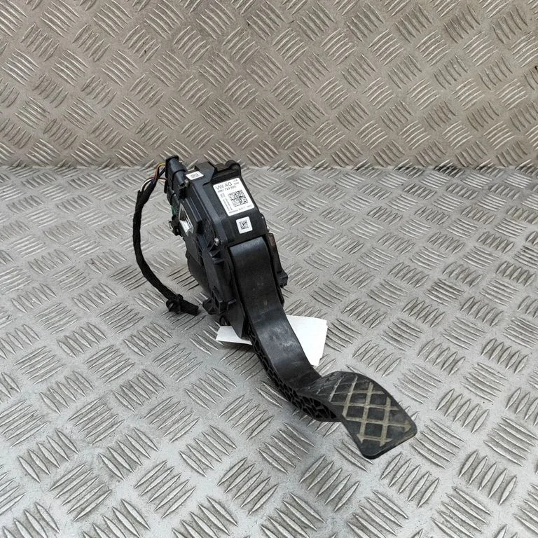 Accelerator throttle pedal 4M1723523