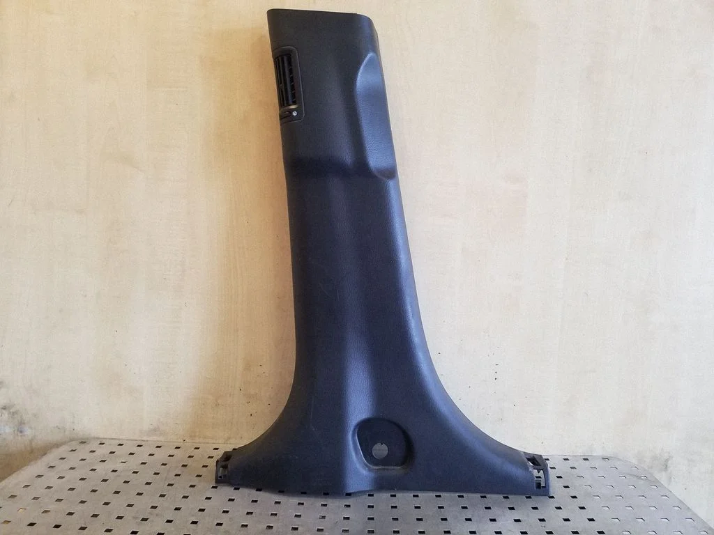 (B) piilari kate (alumine) – KIA Sorento (2010-2014)
