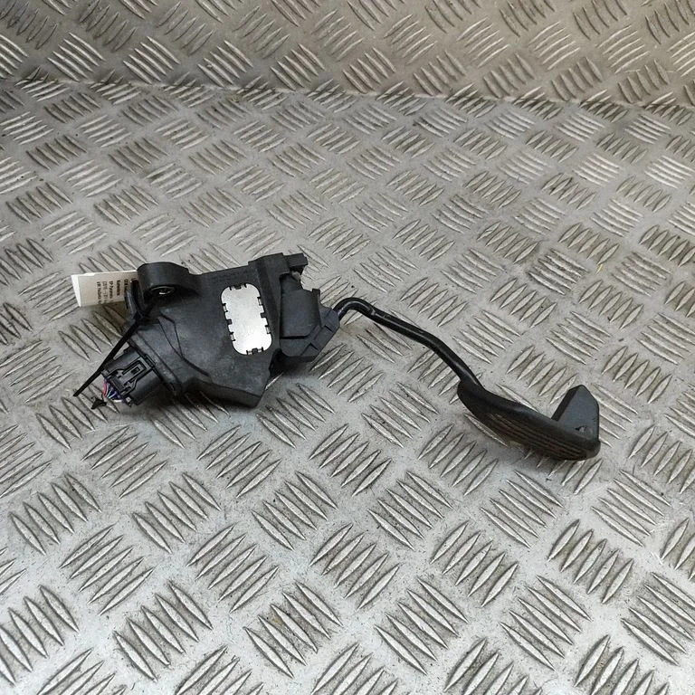 Akseleratora pedālis 781100D040