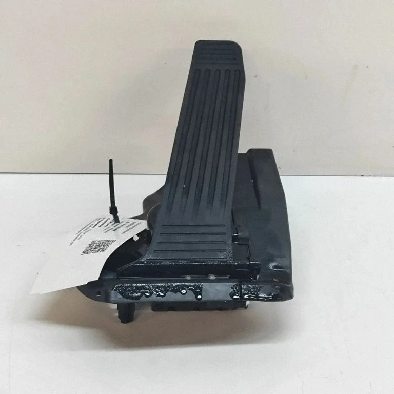 Accelerator throttle pedal – Toyota bZ4X (2022-)