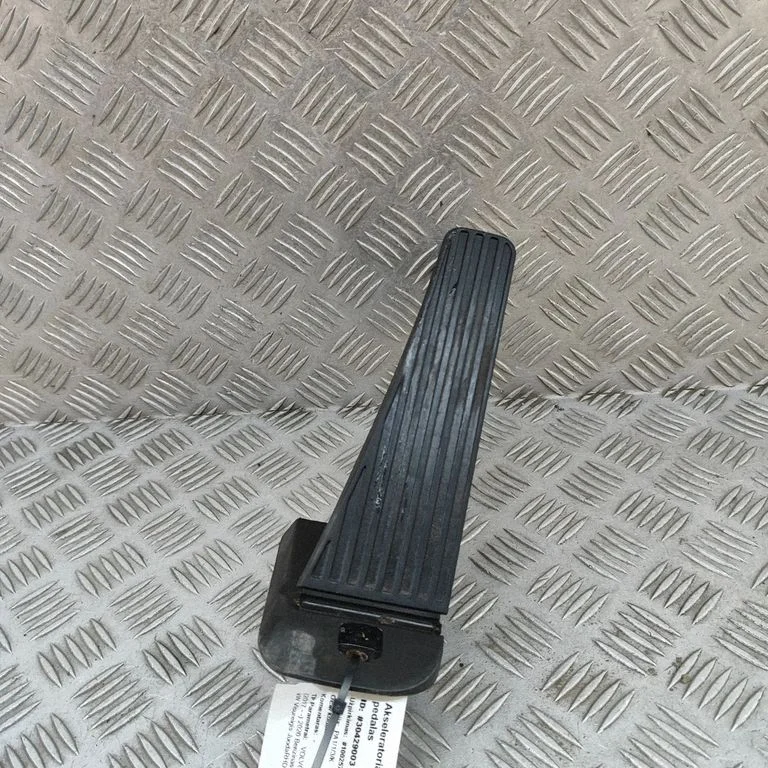 Accelerator throttle pedal 32269124