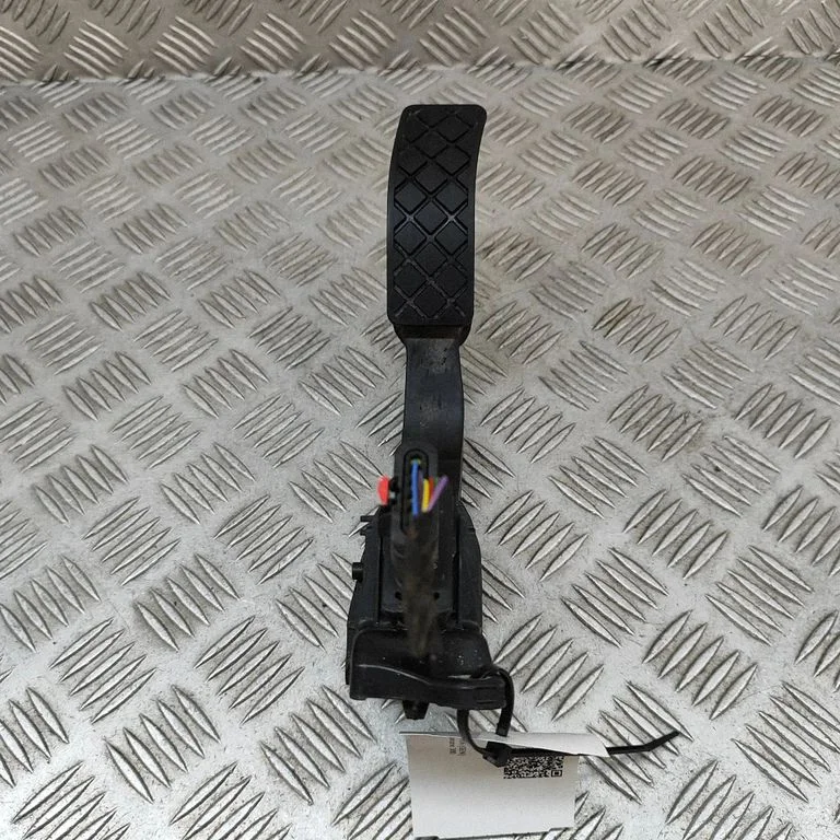 Akseleratora pedālis 4KL723523