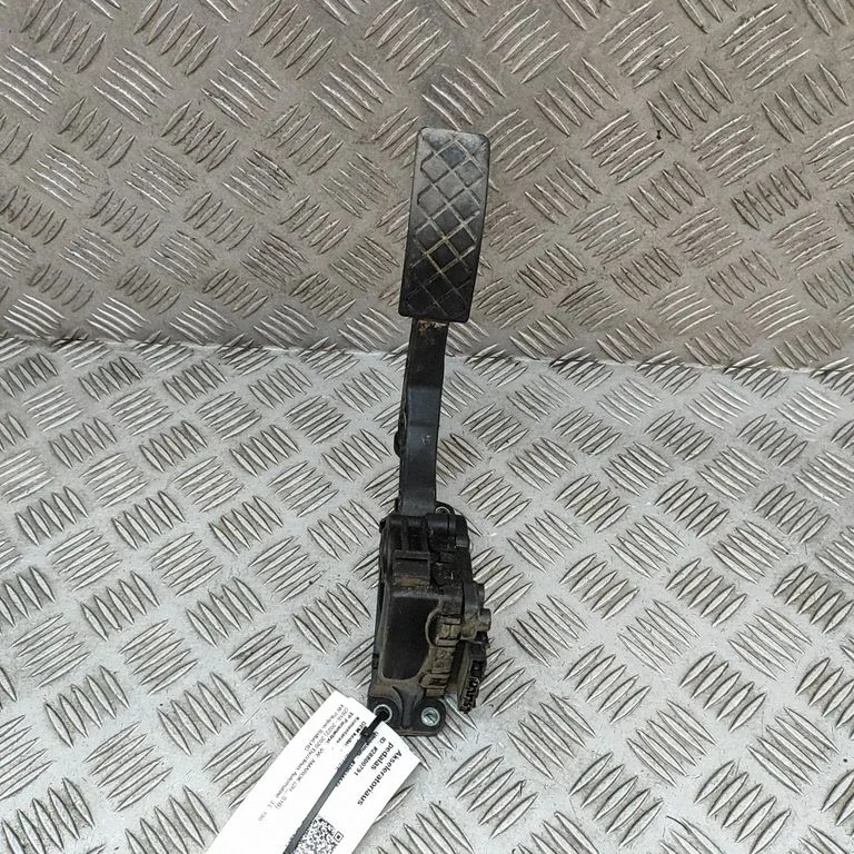 Accelerator throttle pedal – Volkswagen Amarok (2010-2020)