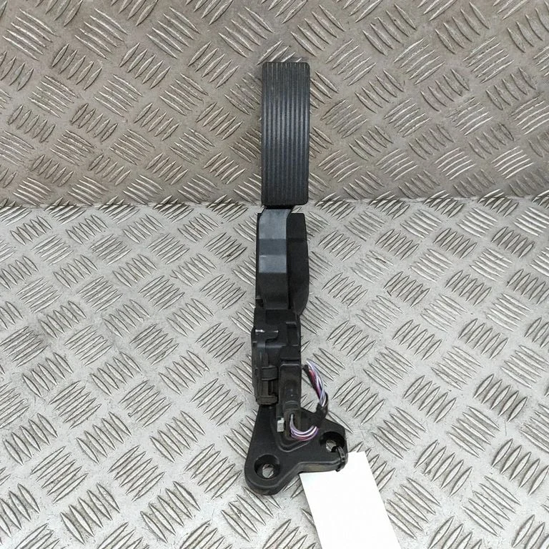 Accelerator throttle pedal – Mercedes-Benz GLS-Class X166 (2015-2019)
