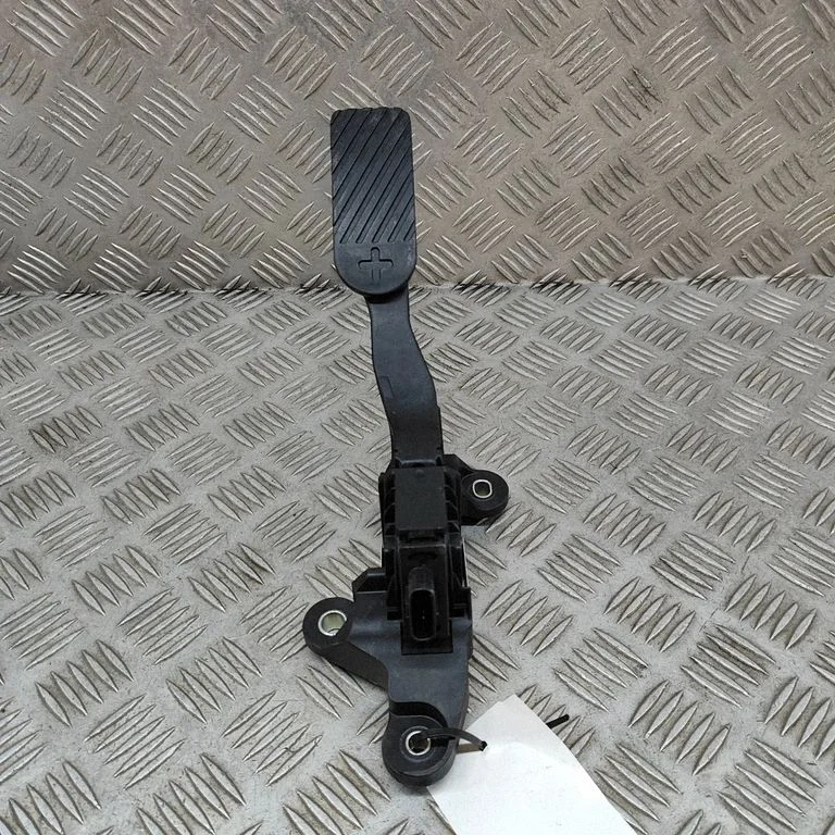 Akseleratora pedālis 32700KL910
