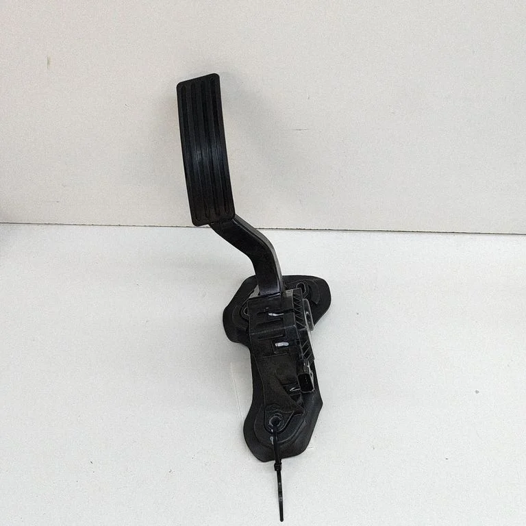 Gaasipedaal AB399F836CD