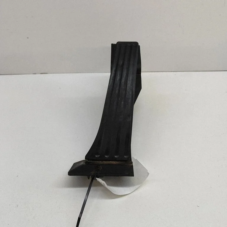 Gaasipedaal – BMW 7-seeria E65 E66 (2001-2008)