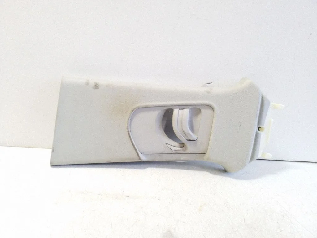 (B) pillar trim (top) – Audi Q3 8U (2011-2016)