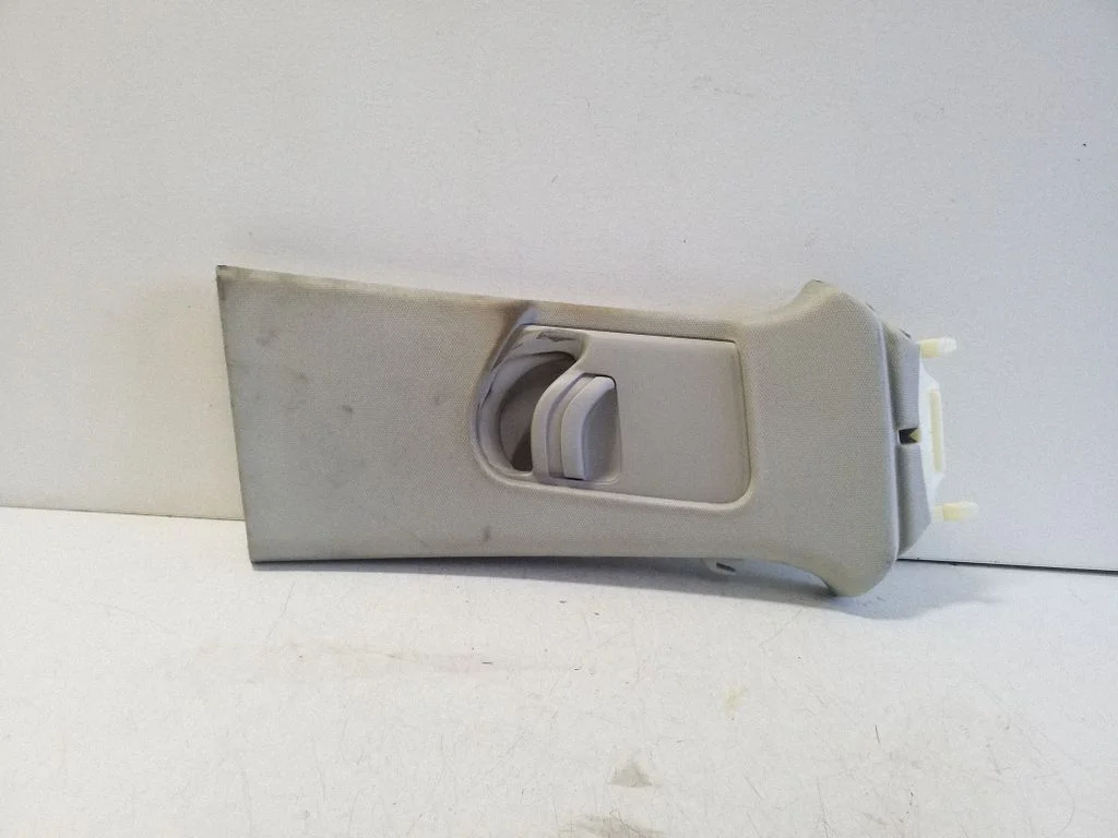 (B) pillar trim (top) – Audi Q3 8U (2011-2016)
