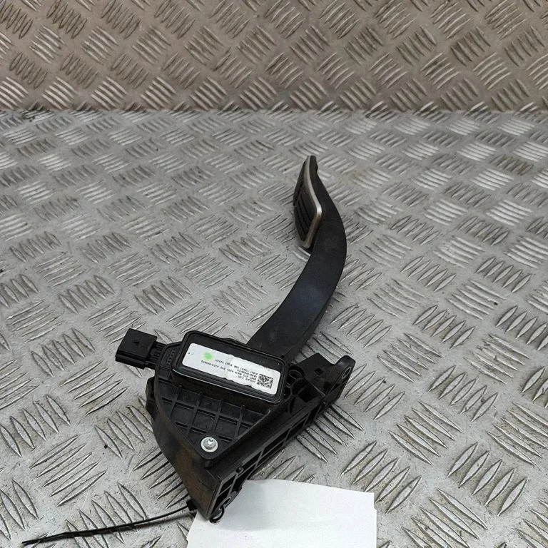 Akseleratora pedālis HK8M9F838CA
