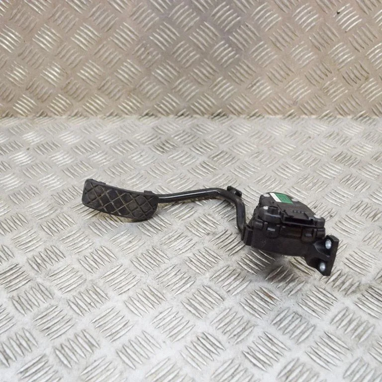 Accelerator throttle pedal 4E2723523F