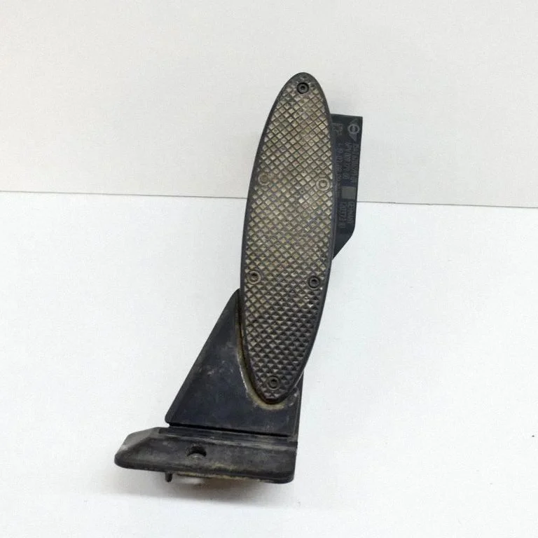 Accelerator throttle pedal 6PV009379