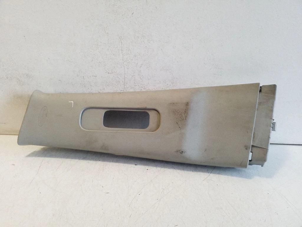 (B) piilari kate (ülemine) 7627065J00 – Suzuki Grand Vitara II (2006-2016)