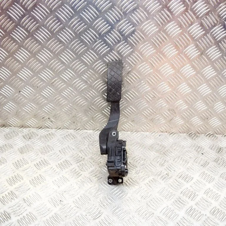 Accelerator throttle pedal 8E1723523A