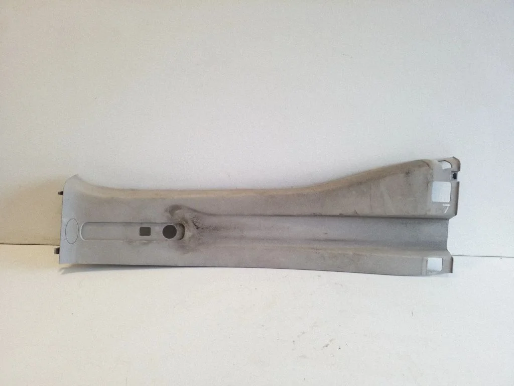 (B) pillar trim (top) 93868217