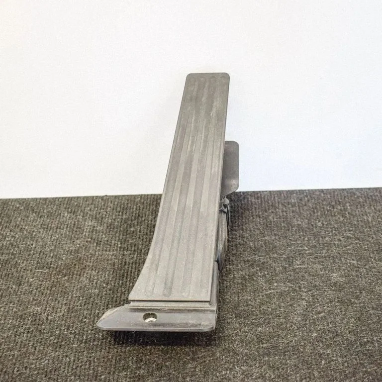 Akseleratora pedālis – BMW 2. sērija F22 F23 (2013-2017)