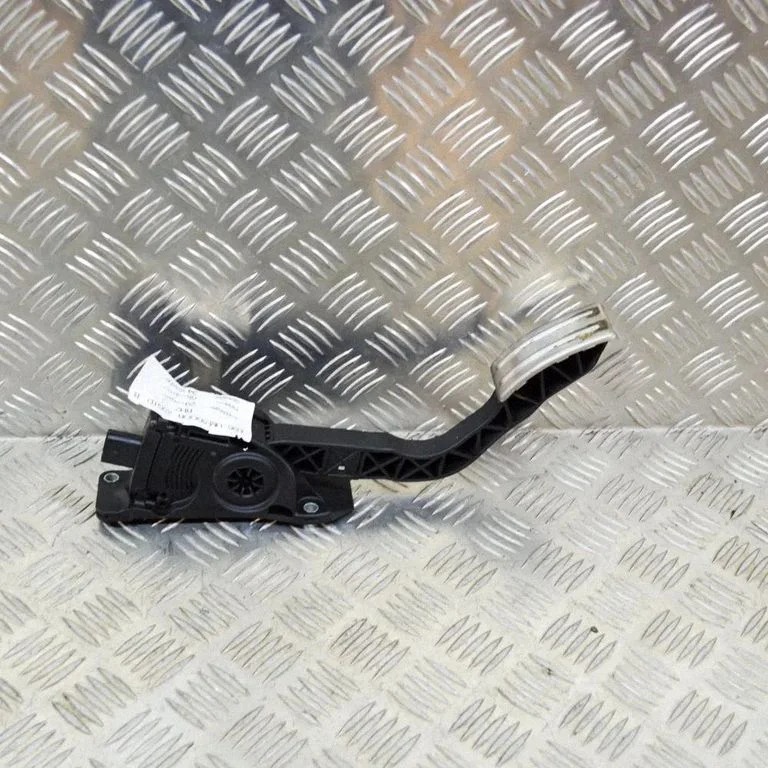 Accelerator throttle pedal – Ford Focus (2010-2017)