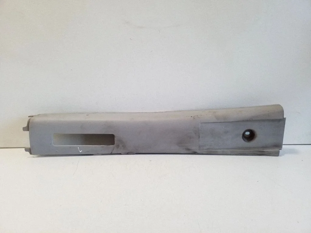 (B) pillar trim (top) 500337384 – Iveco Daily 6th gen (2014-)