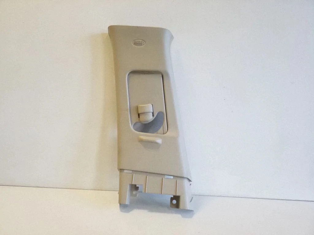 (B) pillar trim (top) – Mitsubishi Outlander (2013-2021)
