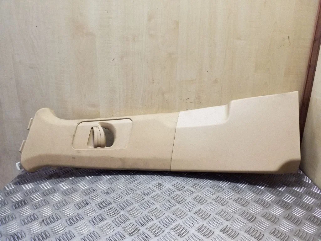 (B) statņa apdare (augšējā) 7P5867239CB
