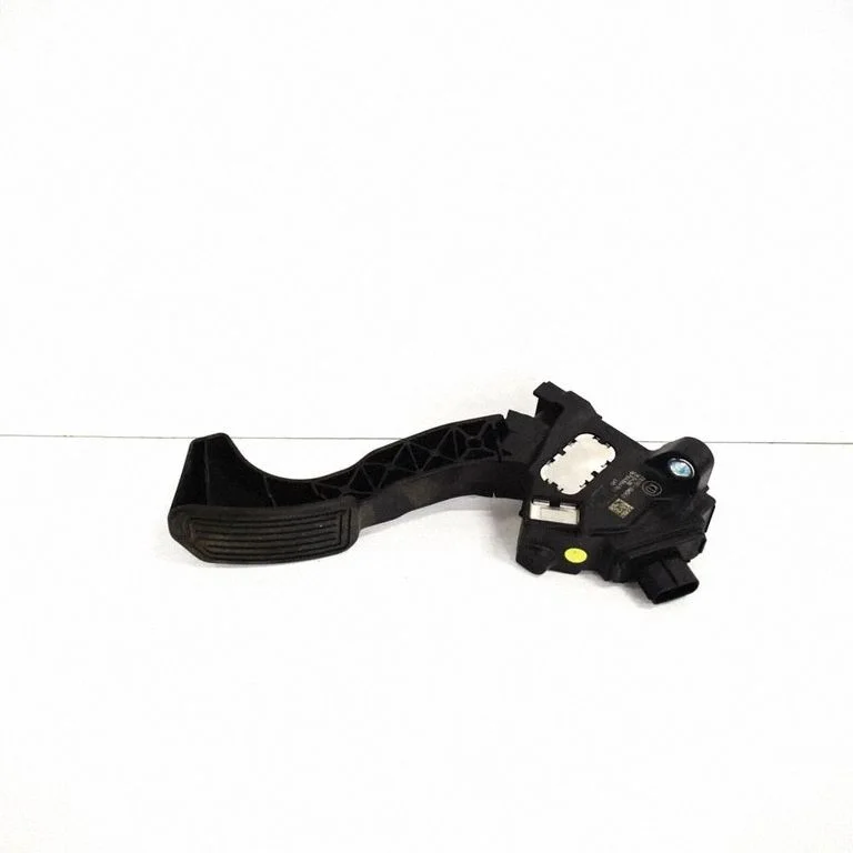 Accelerator throttle pedal – Toyota RAV 4 (XA40) (2012-2018)