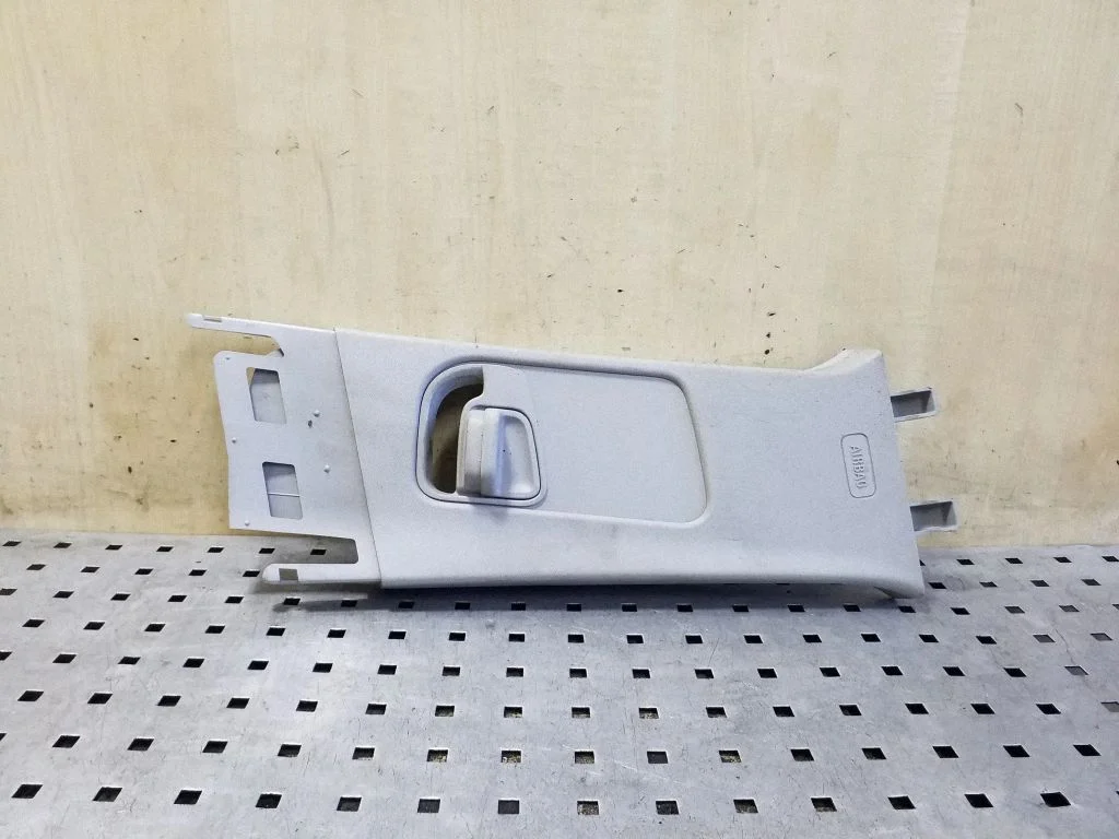 (B) pillar trim (top) 322225228