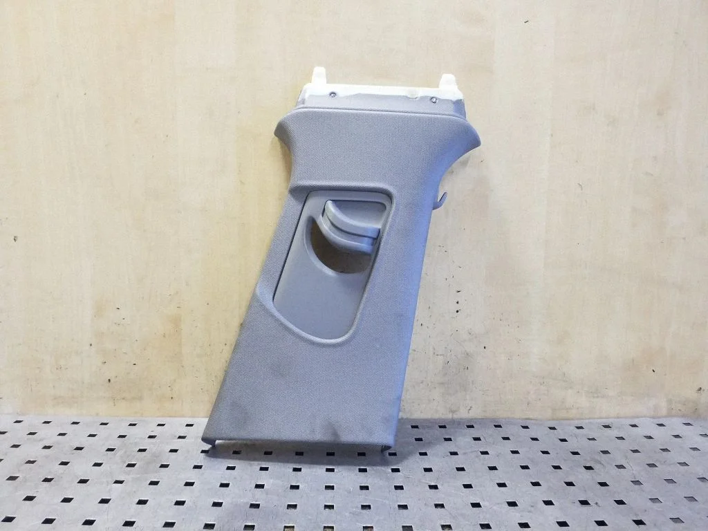 (B) piilari kate (ülemine) – Audi A3 S3 8V (2013-2019)