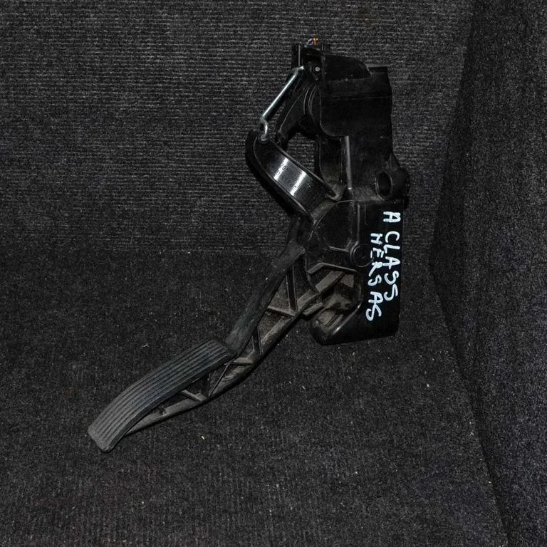 Accelerator throttle pedal – Mercedes-Benz A-Class W169 (2004-2012)