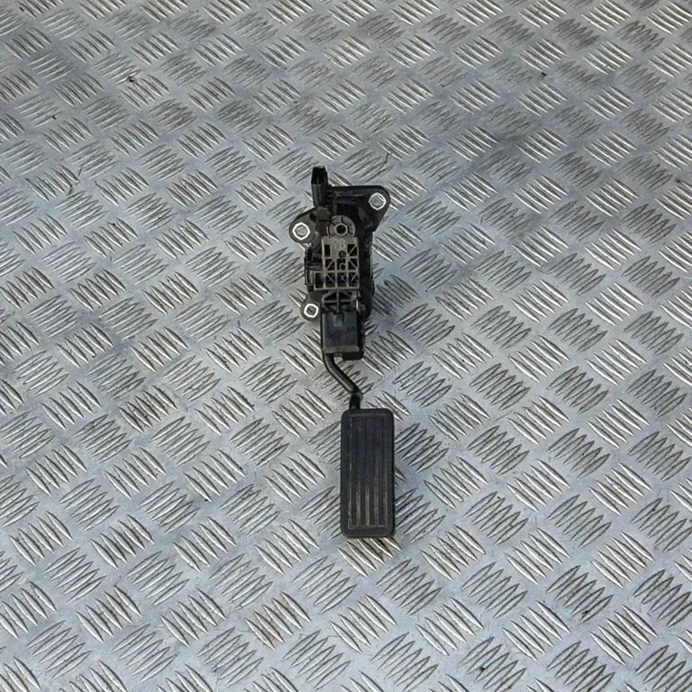 Accelerator throttle pedal – Honda CR-V (2013-2016)