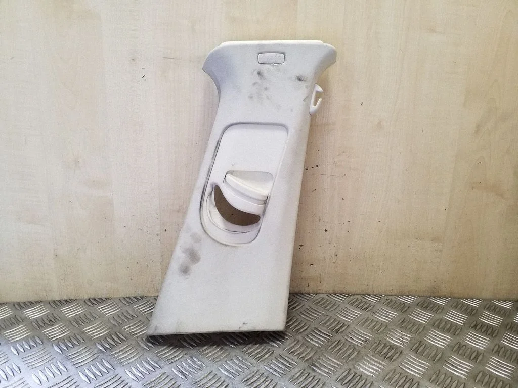 (B) statņa apdare (augšējā) 3G0868418