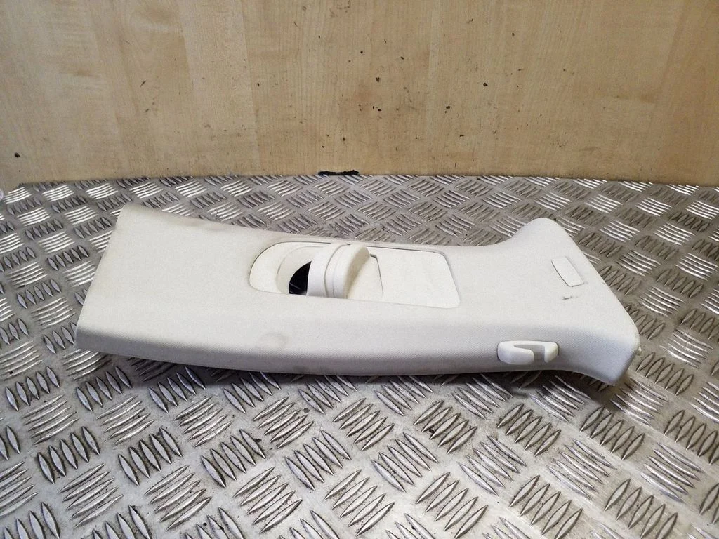 (B) statņa apdare (augšējā) – Volkswagen Passat CC (2008-2016)