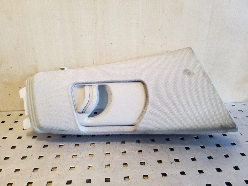 (B) statņa apdare (augšējā) 8T8867244