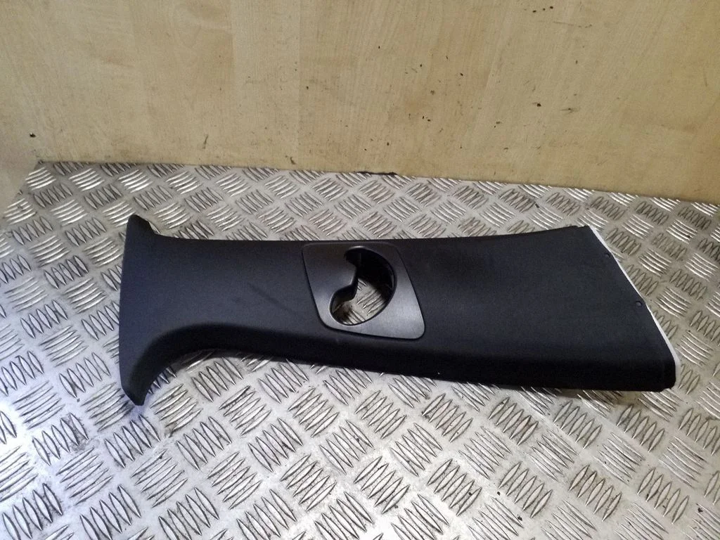 (B) pillar trim (top) 51437129752