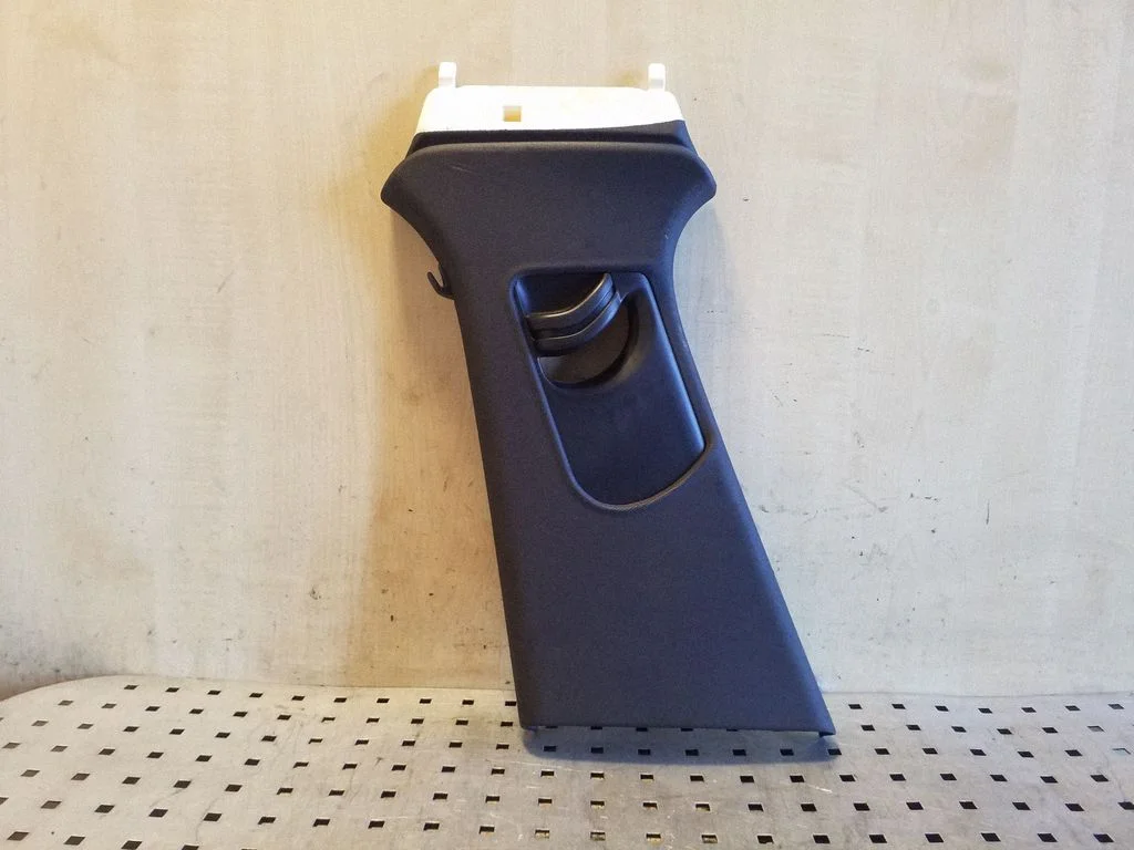 (B) statņa apdare (augšējā) 4G0867243