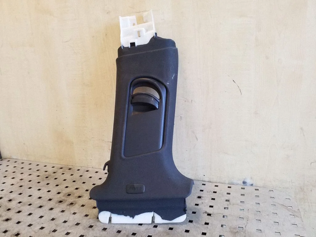 (B) piilari kate (ülemine) – Audi A3 S3 8P (2003-2012)