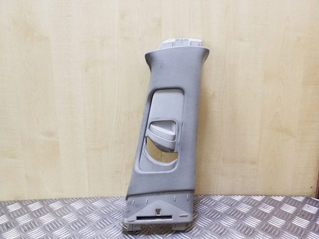 (B) piilari kate (ülemine) – Toyota Avensis T270 (2009-2012)
