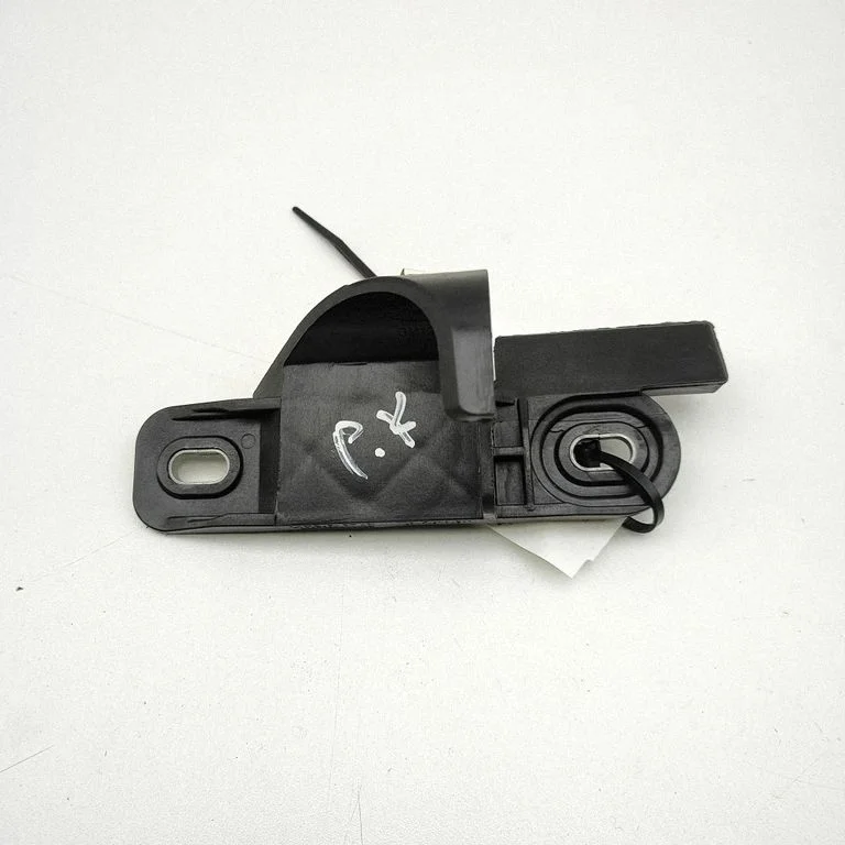 Radiatoru paneļa kronšteins L1TB8187A