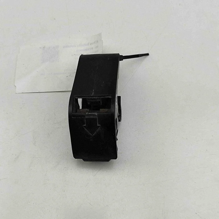 Radiator support slam panel bracket – BMW 7 Series E38 (1993-2001)