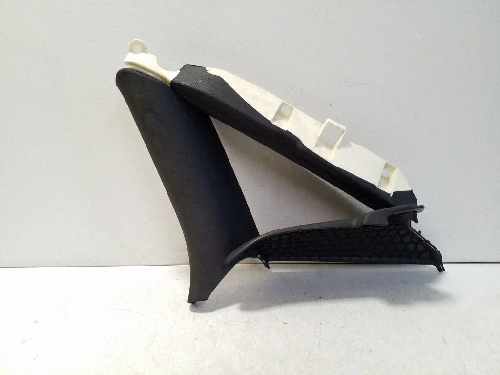 (C) pillar trim 4G5867288