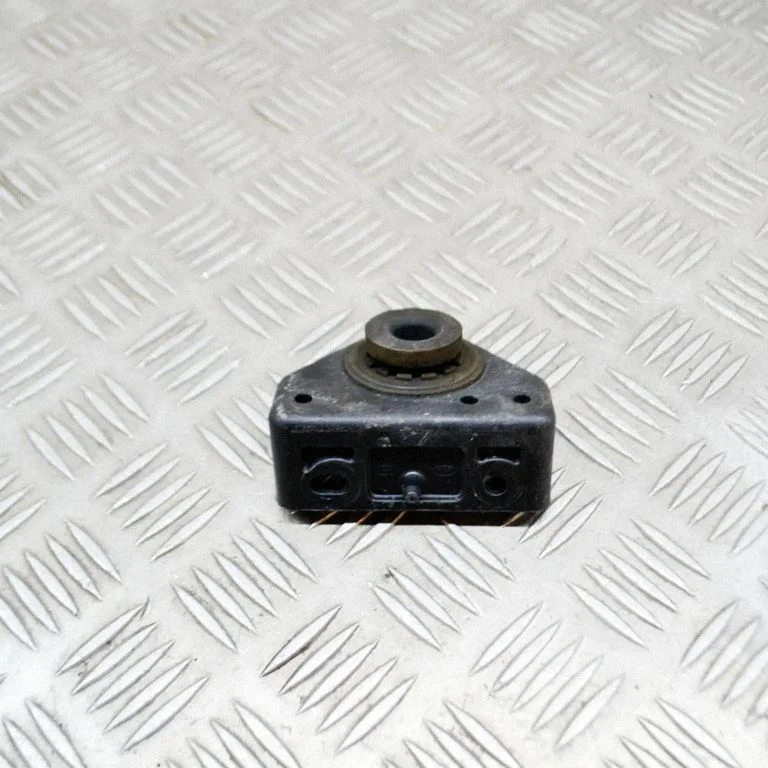 Radiatoru paneļa kronšteins