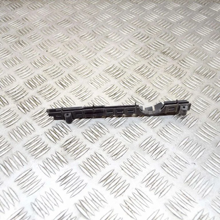 Radiatoru paneļa kronšteins FK8BA