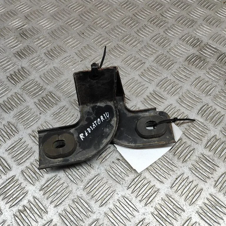 Radiatoru paneļa kronšteins 5115411AA