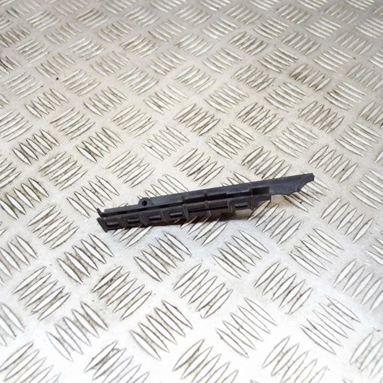 Radiatoru paneļa kronšteins 0020749802