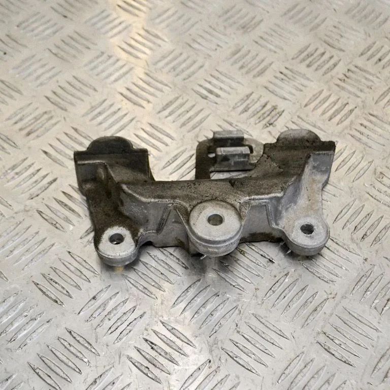 Radiator support slam panel bracket A2640901100