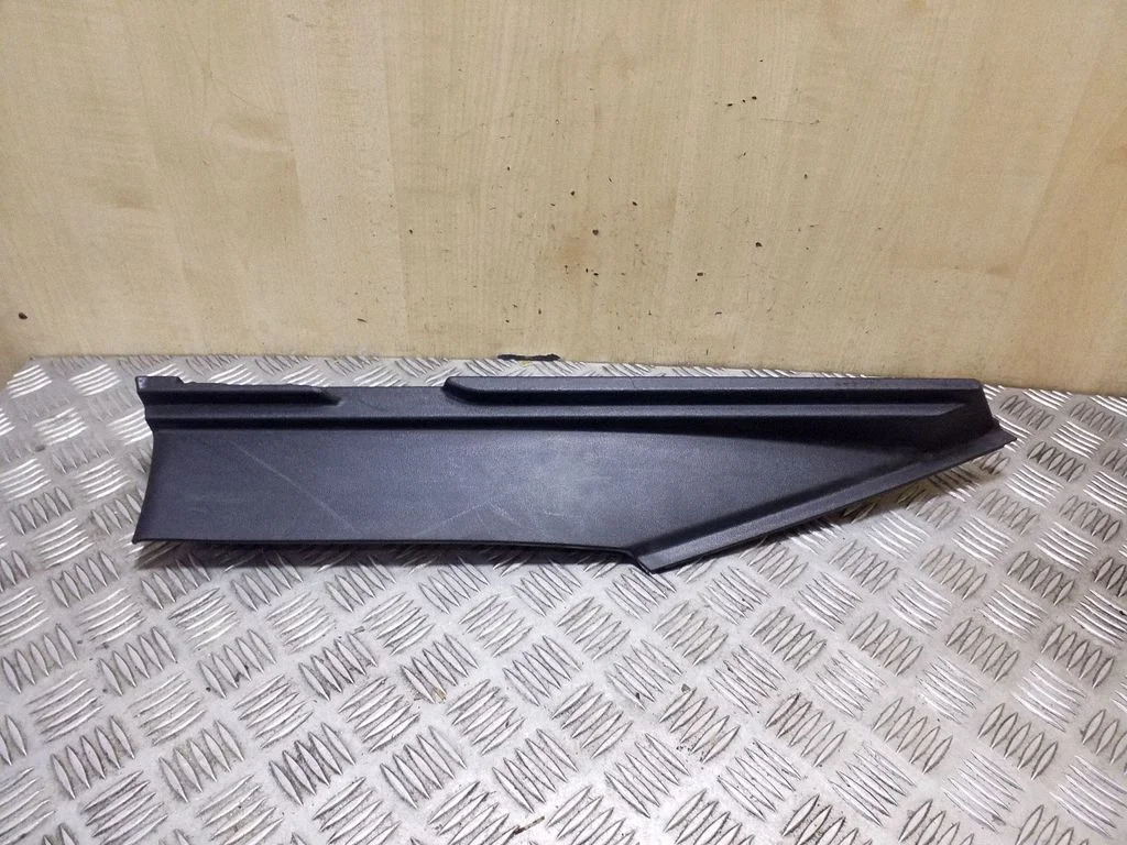 (C) pillar trim 101033800D