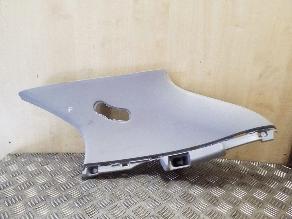 (C) pillar trim – right