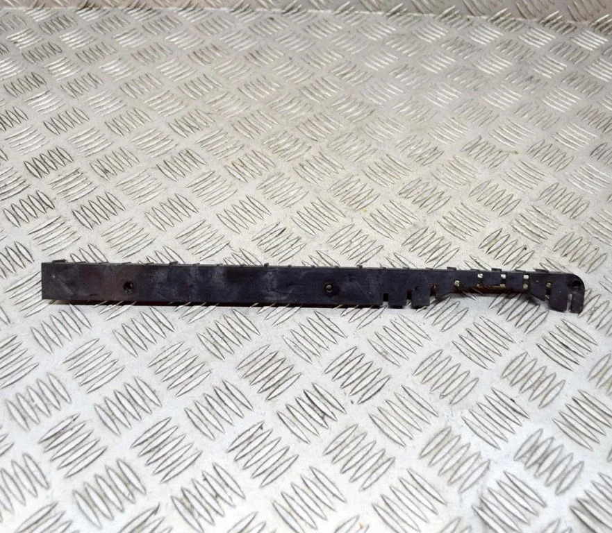 Radiatoru paneļa kronšteins 0020740402