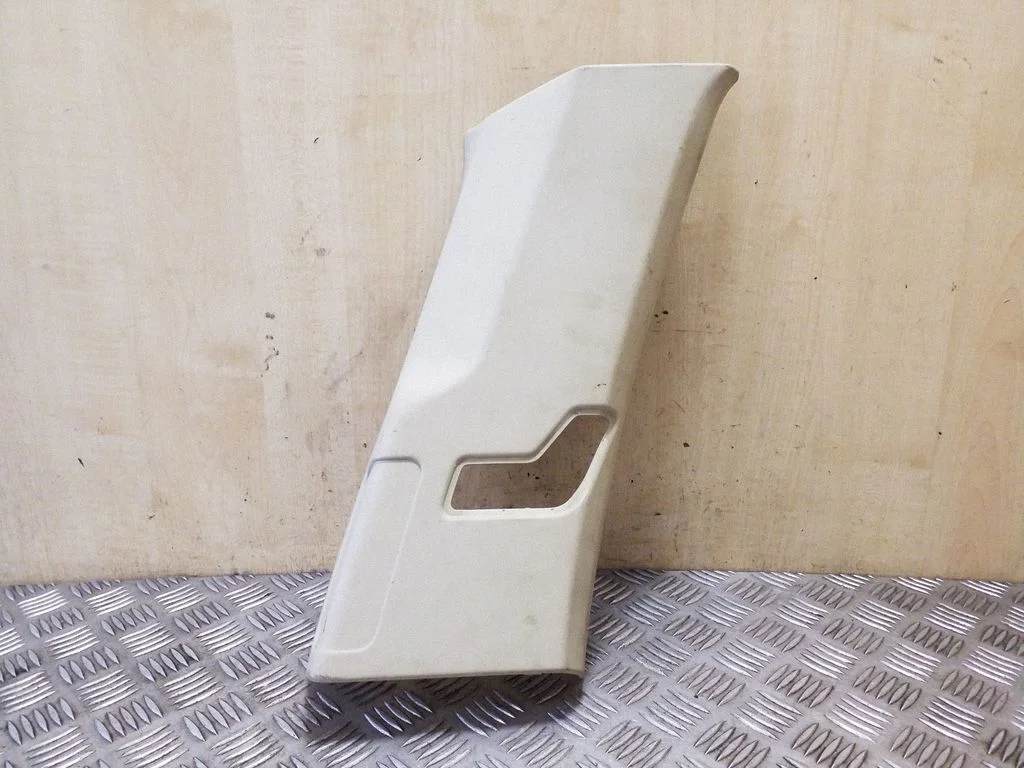 (C) pillar trim – left